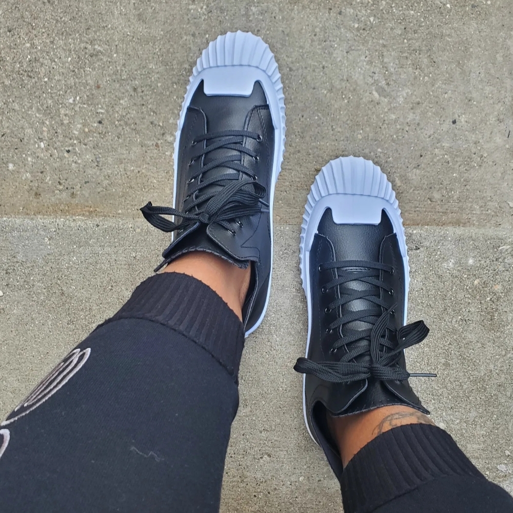 Sneakers - Picture 2 of 4